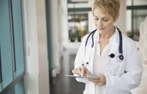 female doctor tablet hallway blog image 780 1 300x191 Atlanta Sciatica Doctor